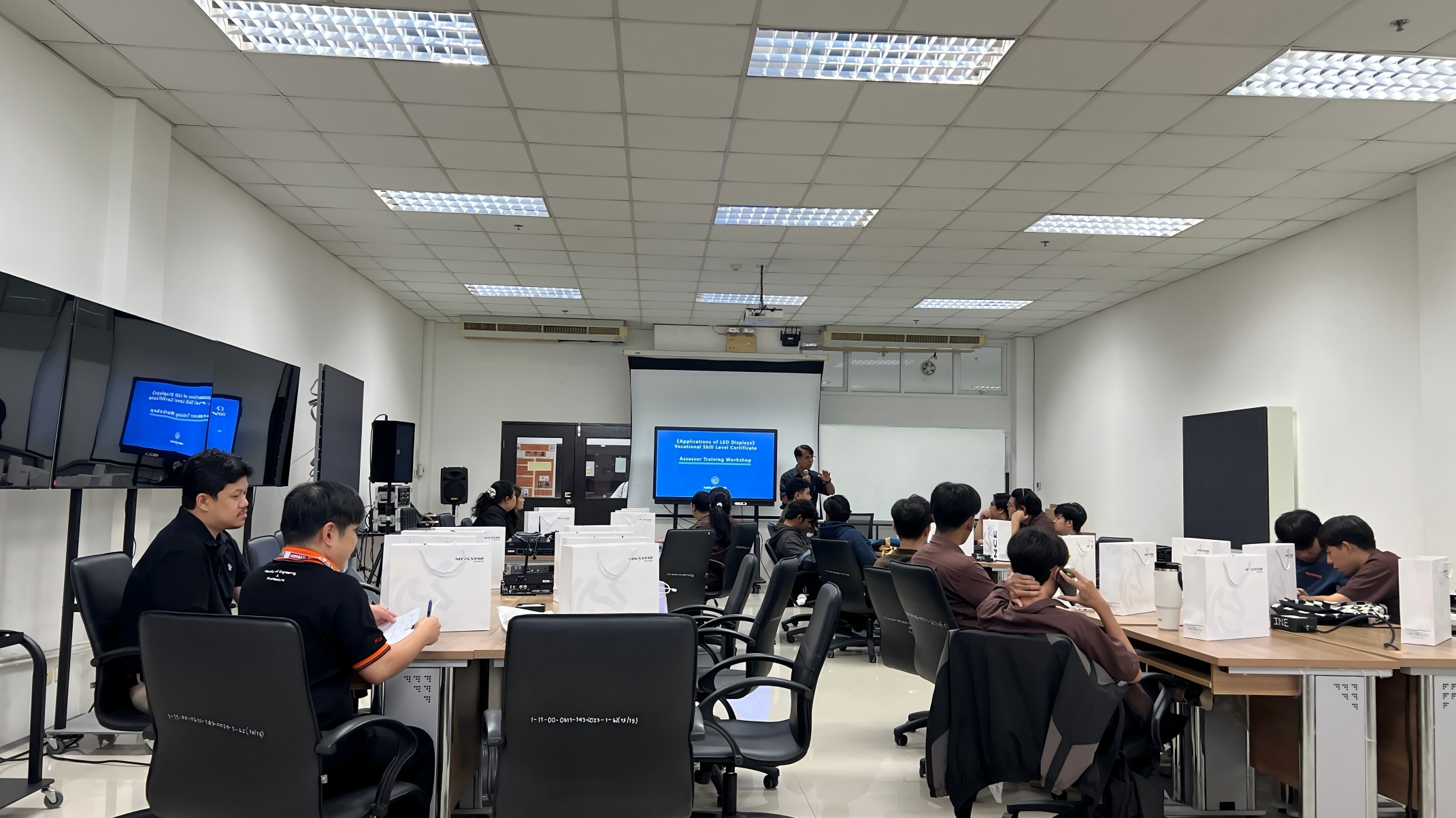 2d16de43-3fcb-4b7f-99f2-bc1a9db8f0fc